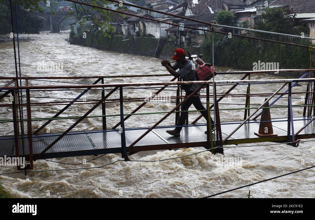 Ciliwung river water level hi-res stock photography and images - Alamy