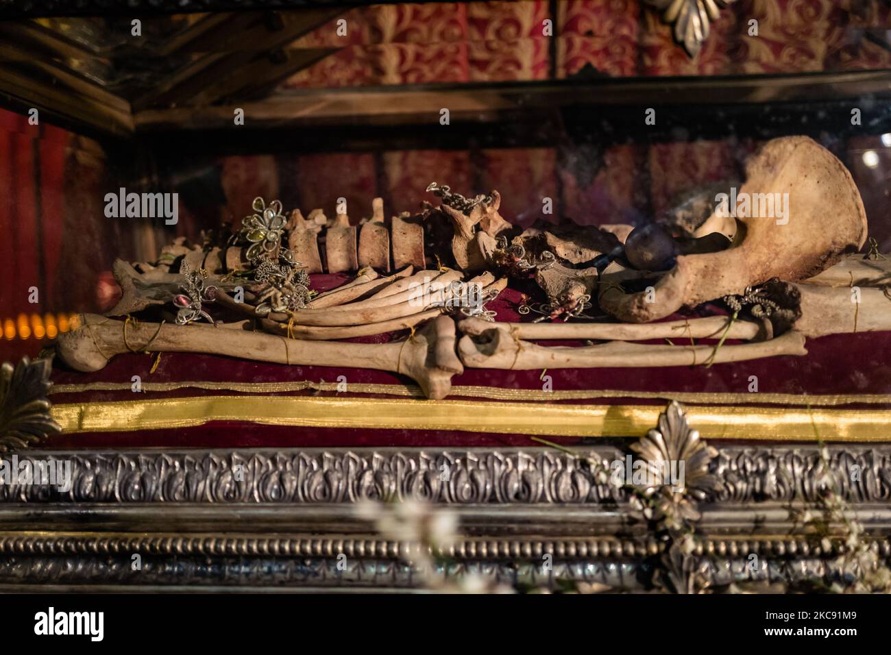 Detail of the relics of San Corrado exhibited in the Cathedral of Molfetta on February 9, 2021 in Molfetta. February 9 is the liturgical feast dedicated to San Corrado, patron saint of Molfetta. On this date the Church remembers the day on which, according to tradition, the relics of the Saint were transferred from Modugno, the place of his death, to Molfetta. The feast of San Corrado this year, for obvious reasons related to the current health emergency, was devoid of celebrations that had seen the city community gather around the traditional lighting of bonfires but only religious with vario Stock Photo