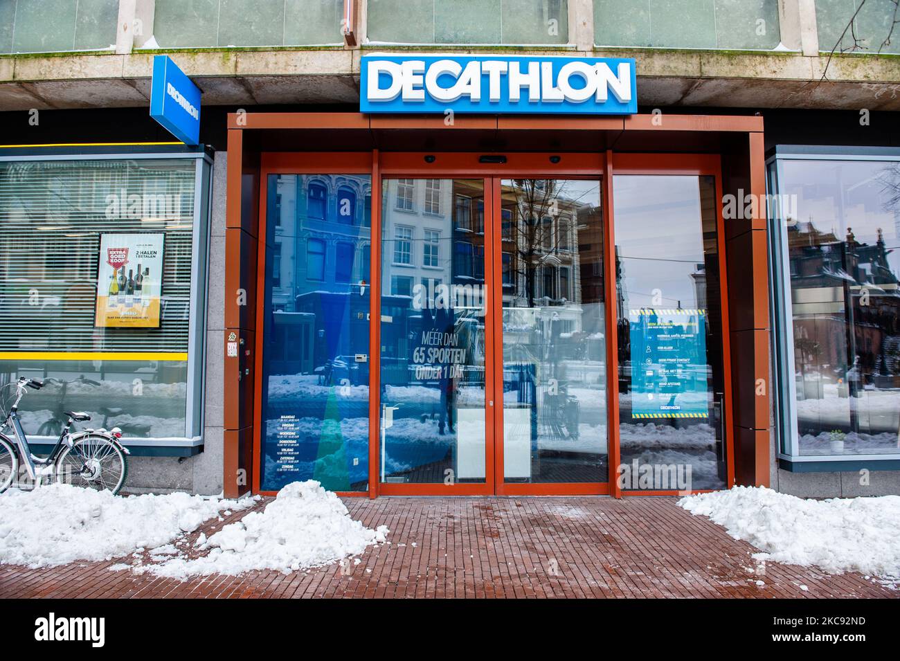 Decathlon sports shop hi-res stock photography and images - Page 3 - Alamy