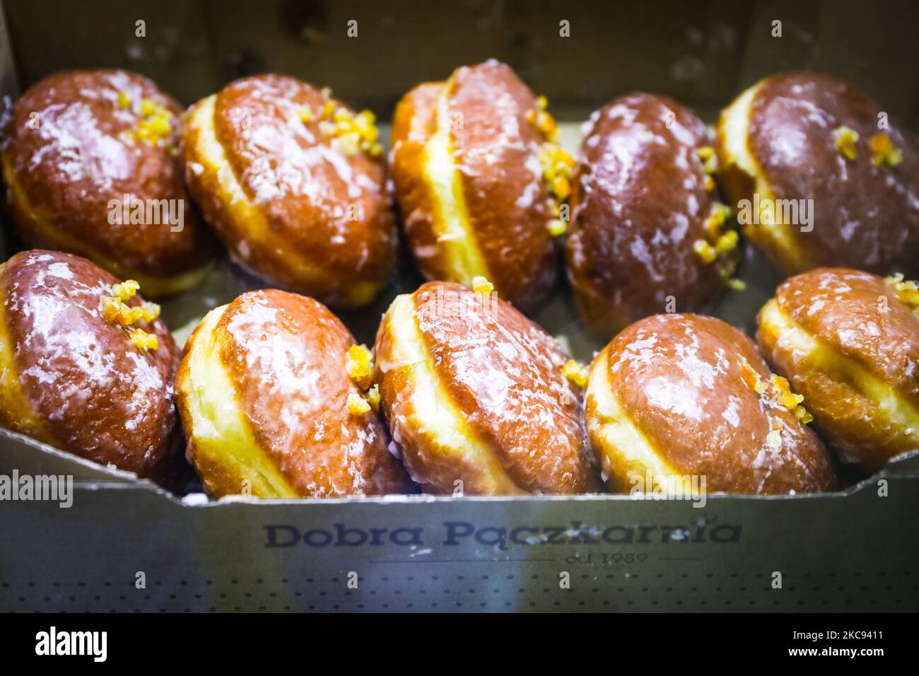 Bakery 'Dobra Paczkarnia' sales donuts for Fat Thursday. Krakow, Poland on February 11, 2021. Fat Thursday is a traditional Catholic Christian feast on the last Thursday before Lent. It symbolizes the celebration of Carnival. The most popular dish served on that day in Poland are 'paczki' - fist-sized donuts filled with marmalade. (Photo by Beata Zawrzel/NurPhoto) Stock Photo