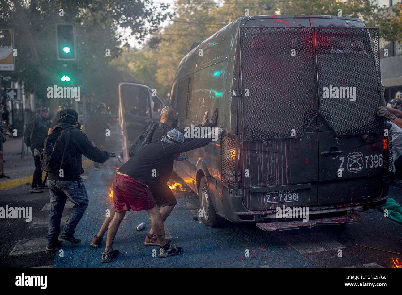 Police Vehicle Is Attacked And Burned And Carabinero Is Injured After A New Day Of Police Vehicle Is Attacked And Burned And Carabinero Is Injured After A New Day Of