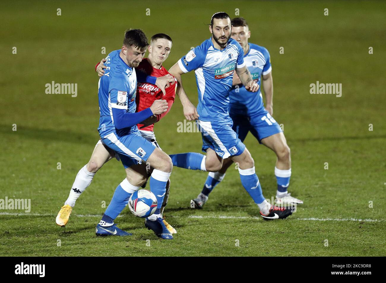 Barrows Scott Quigley battles with Salfords Ash Hunter during the Sky ...