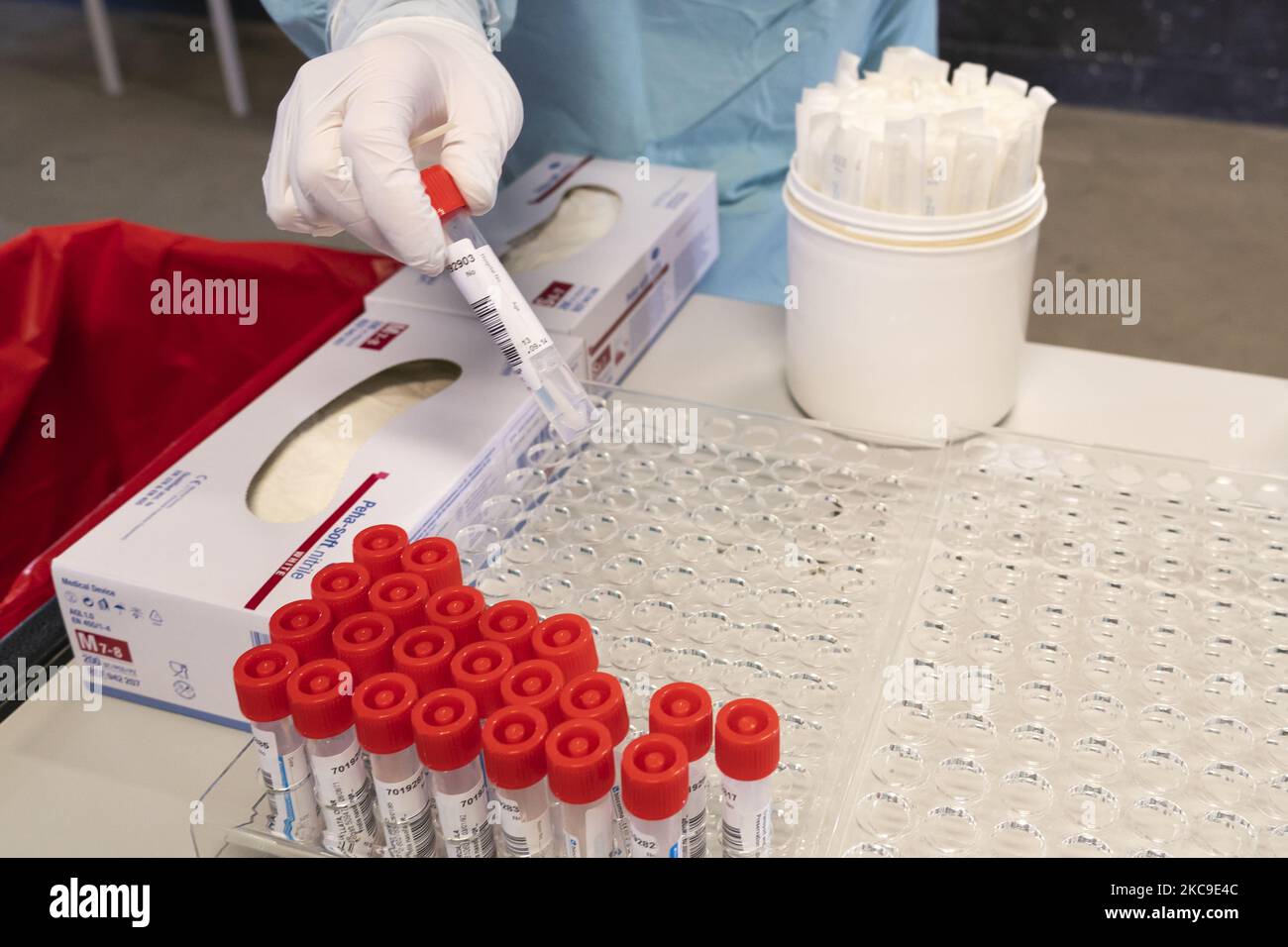 Tests de test pcr hi-res stock photography and images - Alamy