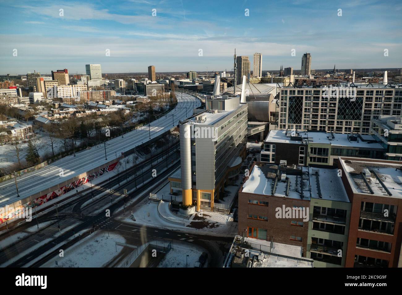 Panoramic overview of the snow covered Dutch city of Eindhoven as seen in the center and residential areas, while the snow covered the roads, railway, roofs for a period of over a week resulting also lakes and canals to freeze. Eindhoven, The Netherlands on February 2021 (Photo by Nicolas Economou/NurPhoto) Stock Photo