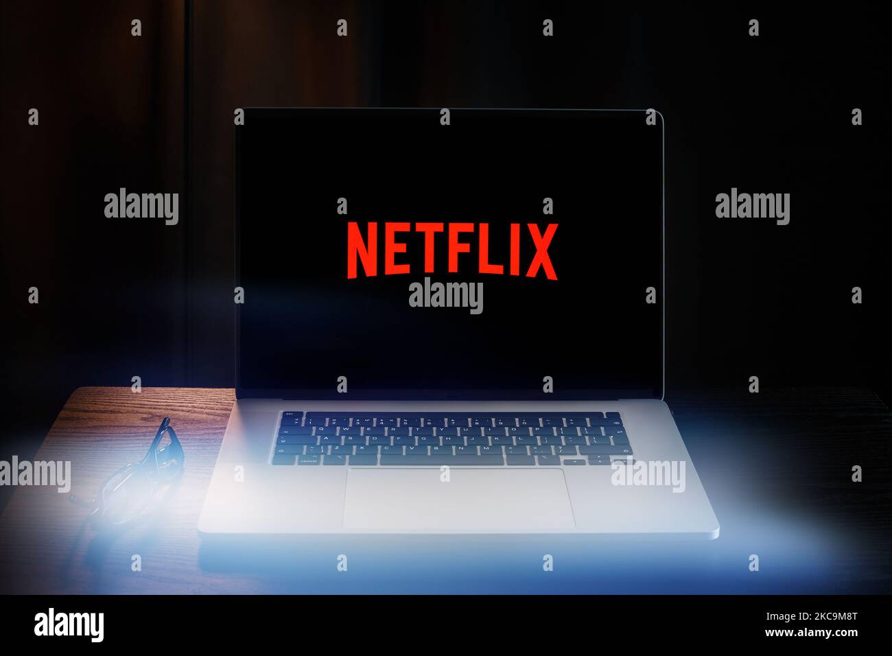 Netflix logo laptop Cut Out Stock Images & Pictures - Alamy