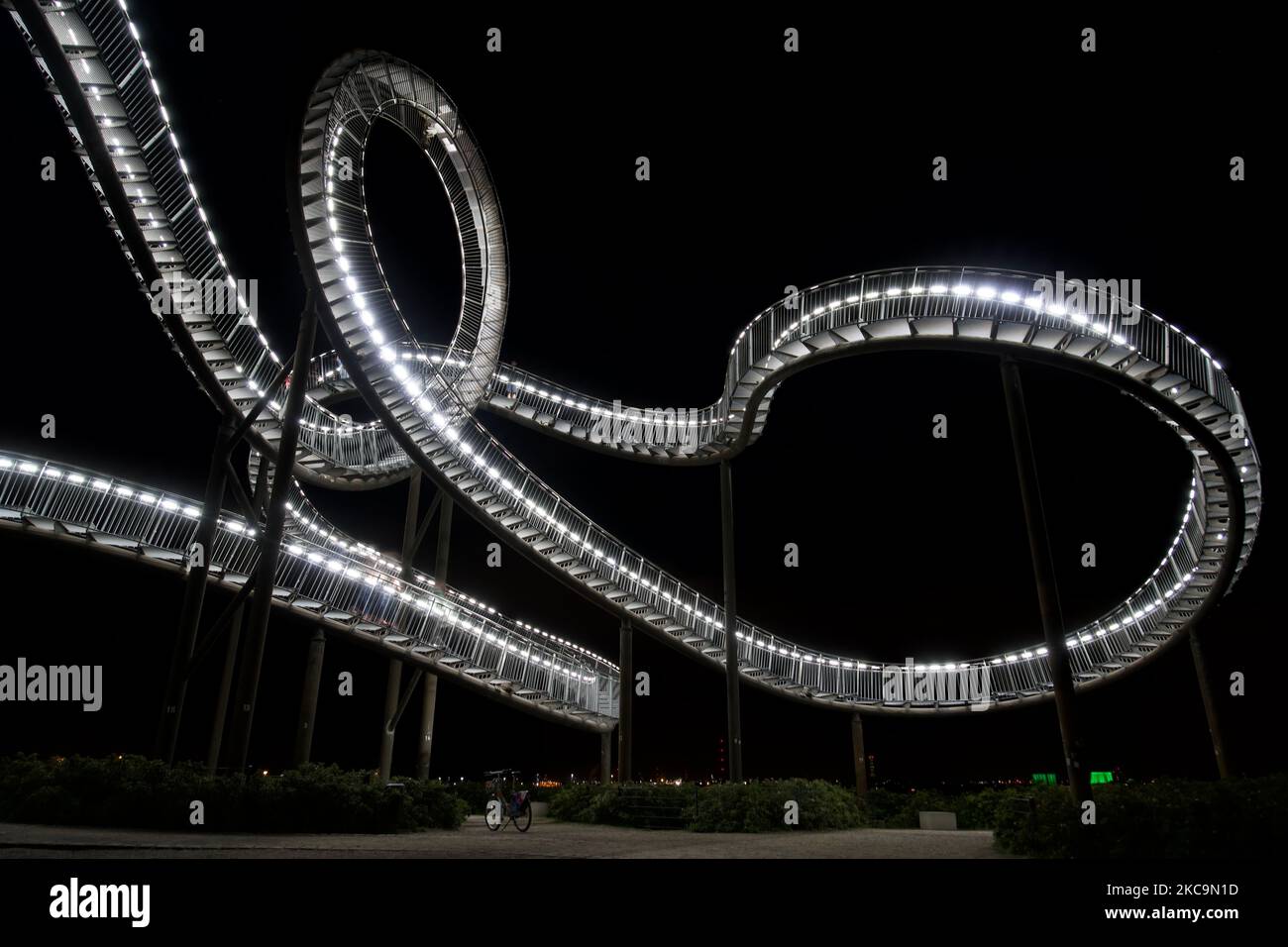 Tiger and turtle park hi-res stock photography and images - Alamy