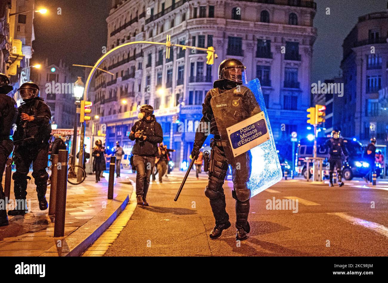 Sixth day of demonstrations and riots due to the imprisonment of Pablo ...