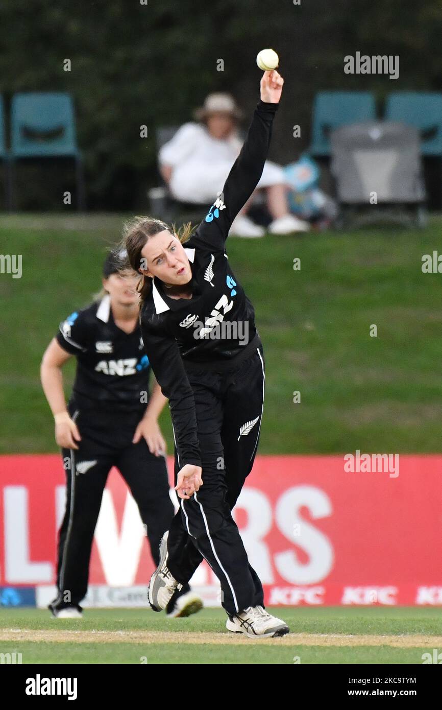 New Zealand's Fran Jonas delivers a ball during the first One Day International cricket match between New Zealand Women and England Women at Hagley Oval in Christchurch, New Zealand, on February 23, 2021. (Photo by Sanka Vidanagama/NurPhoto) Stock Photo