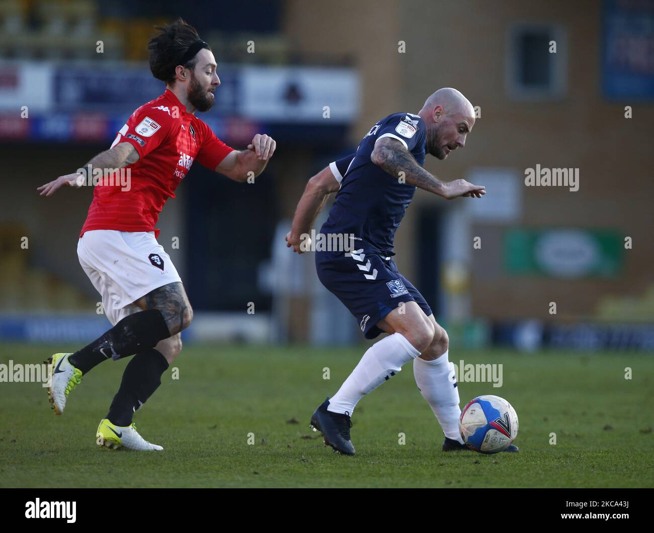 Alan McCormack of Southend United beats Richie Towell of Salford City during Sky Bet League Two between Southend United and Salford City at Roots Hall Stadium , Southend, UK on 27th February 2021 (Photo by Action Foto Sport/NurPhoto) Stock Photo