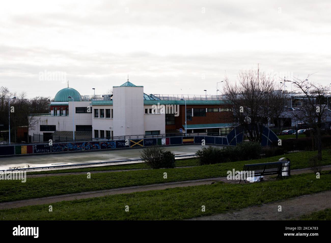Chanteloup-les-Vignes, France, 4 February 2021. The Okba Ibn Nafi' Mosque in the city of the Noe. The Muslim presence in this commune is mainly linked to the automobile industry. Indeed, many are former workers of the Peugeot site at Poissy, a few kilometres from the town. (Photo by Emeric Fohlen/NurPhoto) Stock Photo