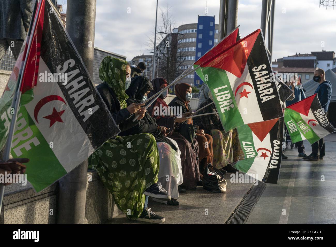 Women participating in the Solidarity Day with the Saharawi people in the Plaza de la llama in Torrelavega (Cantabria). In which the 45th anniversary of the proclamation of the SADR (Sahrawi Arab Democratic Republic) was commemorated. (Photo by Joaquin Gomez Sastre/NurPhoto) Stock Photo