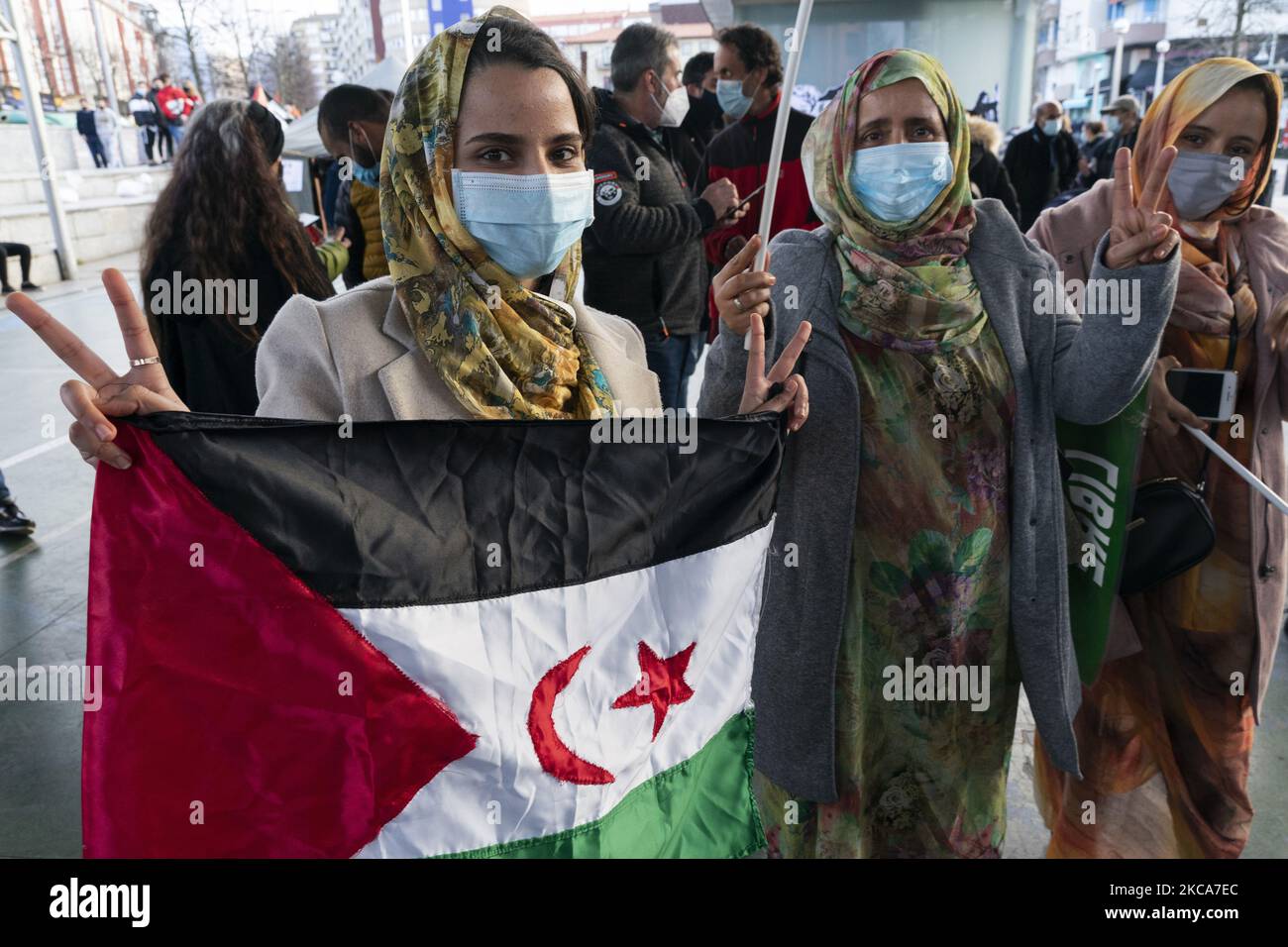 Women participating in the Solidarity Day with the Saharawi people in the Plaza de la llama in Torrelavega (Cantabria). In which the 45th anniversary of the proclamation of the SADR (Sahrawi Arab Democratic Republic) was commemorated. (Photo by Joaquin Gomez Sastre/NurPhoto) Stock Photo