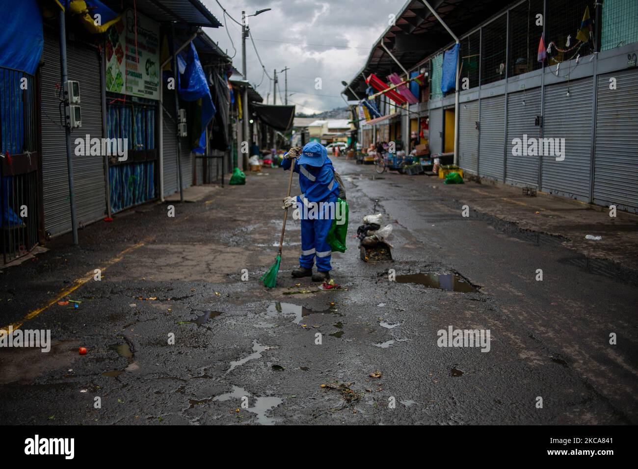 Workers of the Quito Wholesale Market work tirelessly to provide food to the city of Quito, Ecuador, on March 1, 2021. (Photo by Rafael Rodriguez/NurPhoto) Stock Photo