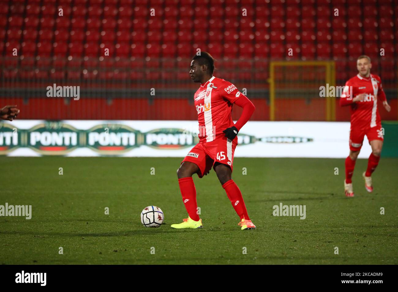 Mario Balotelli of AC Monza in action during the Serie B match between AC Monza and Pordenone Calcio at Stadio Brianteo on March 06, 2021 in Monza, Italy. (Photo by Mairo Cinquetti/NurPhoto) Stock Photo