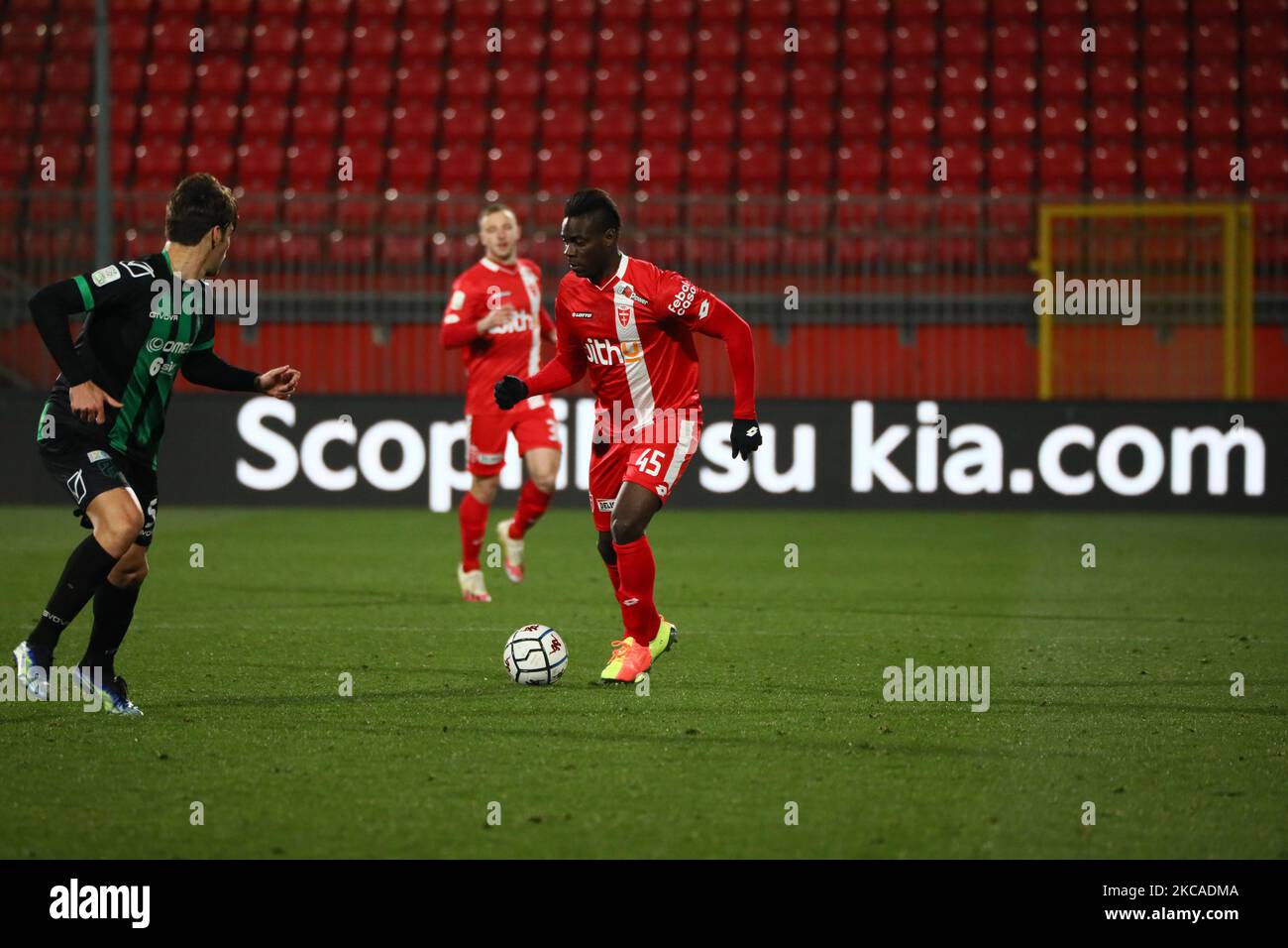 Mario Balotelli of AC Monza in action during the Serie B match between AC Monza and Pordenone Calcio at Stadio Brianteo on March 06, 2021 in Monza, Italy. (Photo by Mairo Cinquetti/NurPhoto) Stock Photo