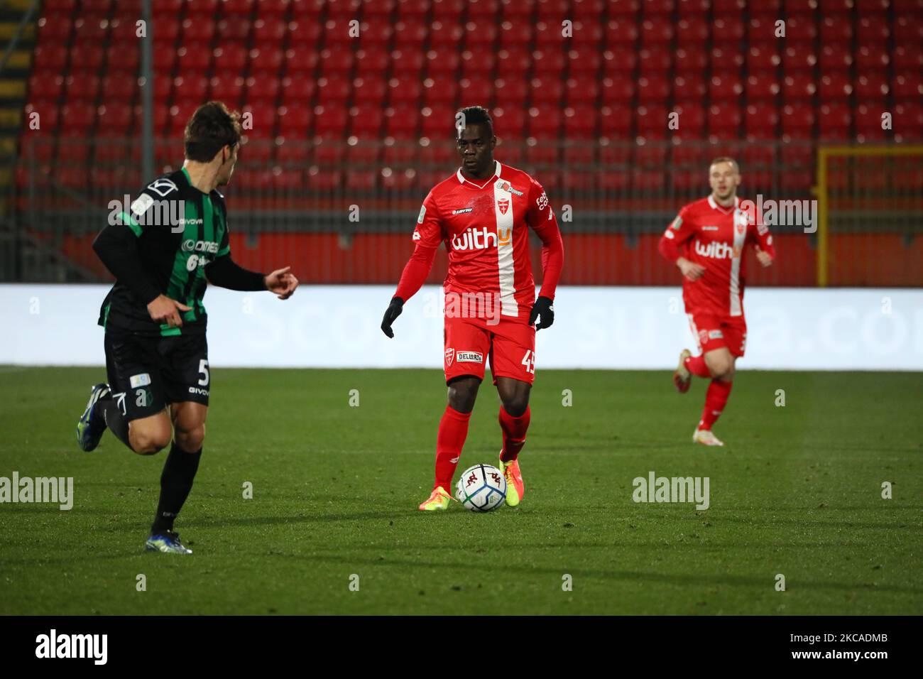 Mario Balotelli of AC Monza in action during the Serie B match between AC Monza and Pordenone Calcio at Stadio Brianteo on March 06, 2021 in Monza, Italy. (Photo by Mairo Cinquetti/NurPhoto) Stock Photo