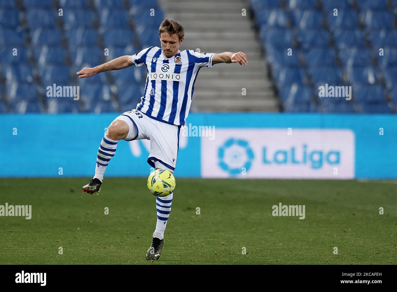 Nacho Monreal of Real Sociedad controls the ball during the La Liga Santander match between Real Sociedad and Deportivo Alaves at Estadio Anoeta on February 21, 2021 in San Sebastian, Spain. Sporting stadiums around Spain remain under strict restrictions due to the Coronavirus Pandemic as Government social distancing laws prohibit fans inside venues resulting in games being played behind closed doors. (Photo by Jose Breton/Pics Action/NurPhoto) Stock Photo
