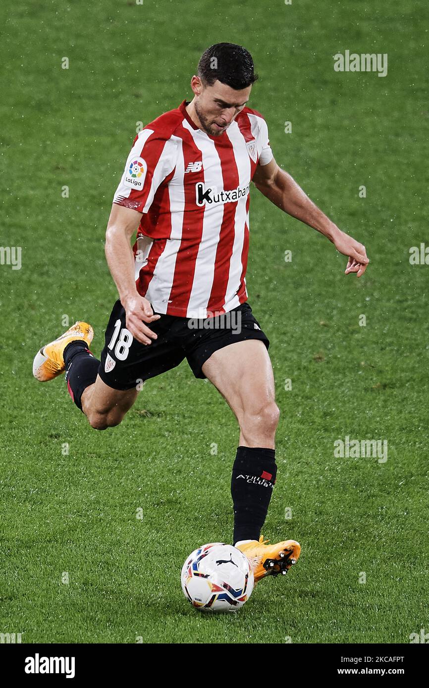 Oscar De Marcos of Athletic in action during the La Liga Santander match between Athletic Club and Villarreal CF at Estadio de San Mames on February 21, 2021 in Bilbao, Spain. Sporting stadiums around Spain remain under strict restrictions due to the Coronavirus Pandemic as Government social distancing laws prohibit fans inside venues resulting in games being played behind closed doors. (Photo by Jose Breton/Pics Action/NurPhoto) Stock Photo