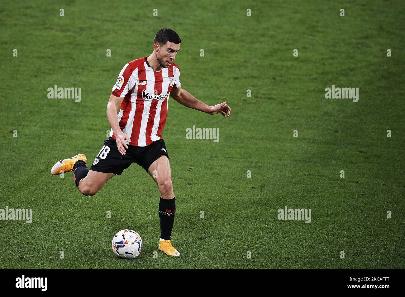 Oscar De Marcos of Athletic in action during the La Liga Santander match between Athletic Club and Villarreal CF at Estadio de San Mames on February 21, 2021 in Bilbao, Spain. Sporting stadiums around Spain remain under strict restrictions due to the Coronavirus Pandemic as Government social distancing laws prohibit fans inside venues resulting in games being played behind closed doors. (Photo by Jose Breton/Pics Action/NurPhoto) Stock Photo