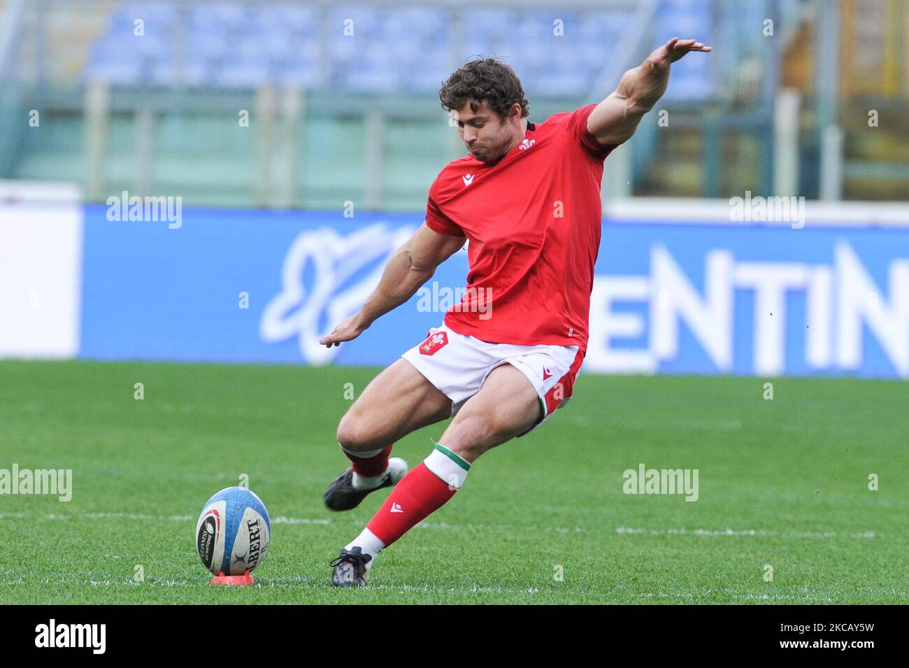 Leigh halfpenny wales 2021 hi-res stock photography and images - Alamy