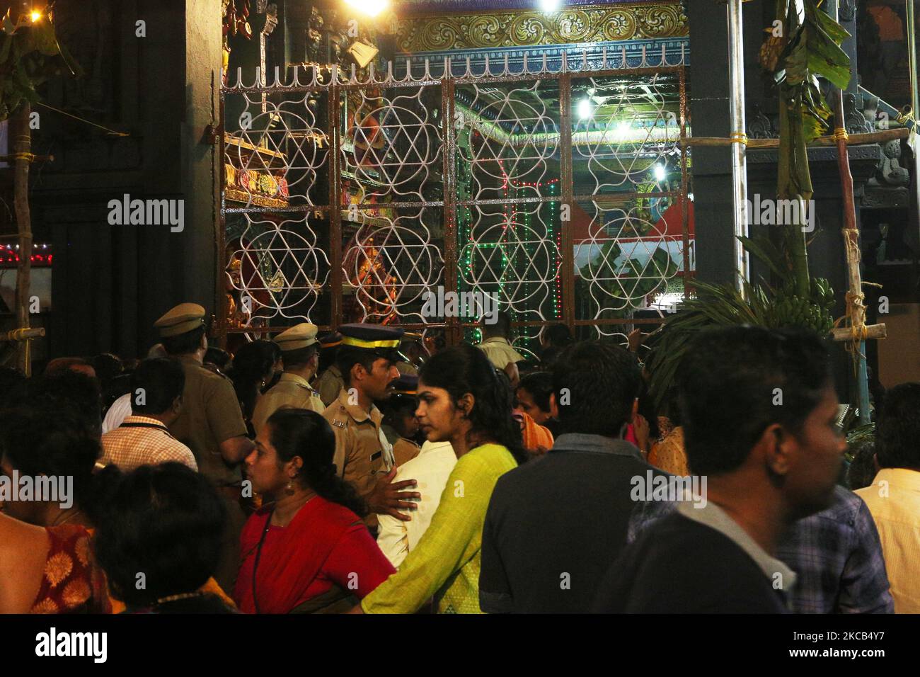 thousands-of-hindu-devotees-throng-to-the-attukal-bhagavathy-temple-to