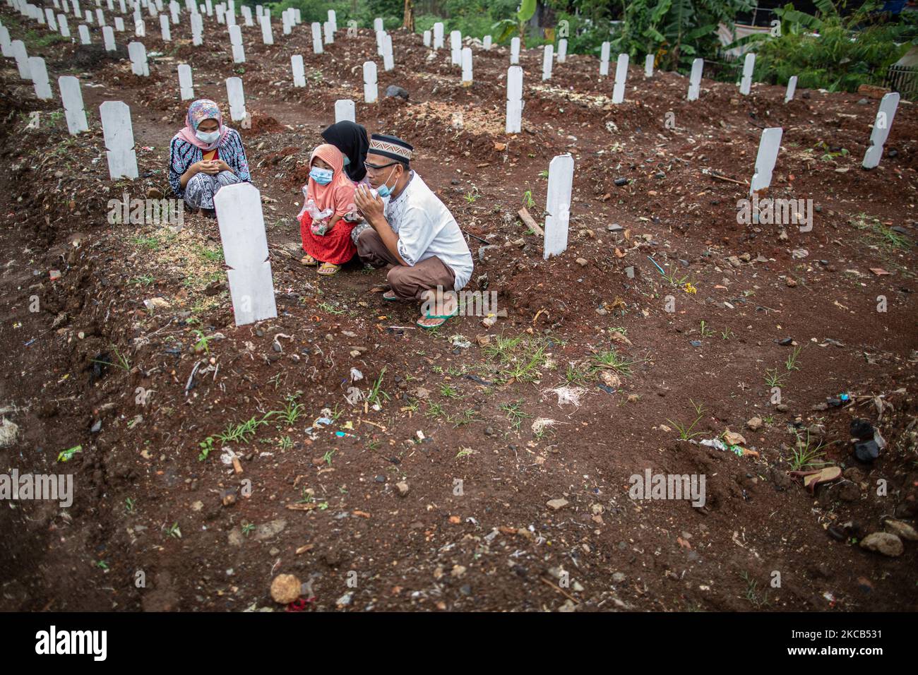 Families member of Covid19 Death Victim visiting the grave at Srengseng