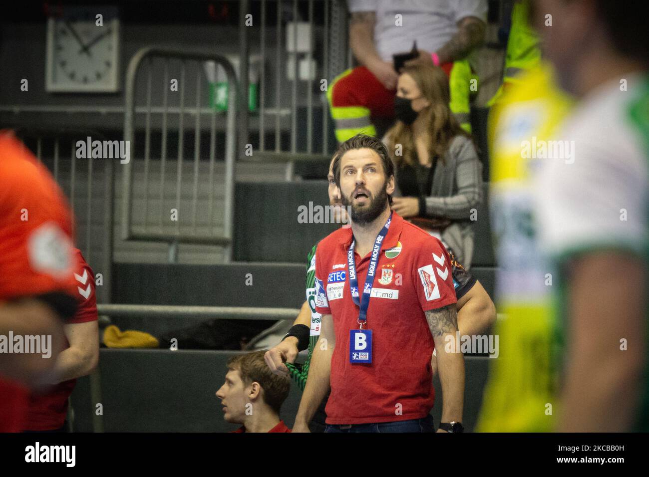 headcoach Bennet Wiegert of SC Magdeburg looks on during the LIQUI MOLY Handball-Bundesliga match between SC Magdeburg and Fuechse Berlin at GETEC-Arena on March 21, 2021 in Magdeburg, Germany. (Photo by Peter Niedung/NurPhoto) Stock Photo