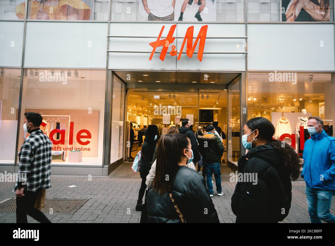 H & m hi-res stock photography and images - Page 6 - Alamy