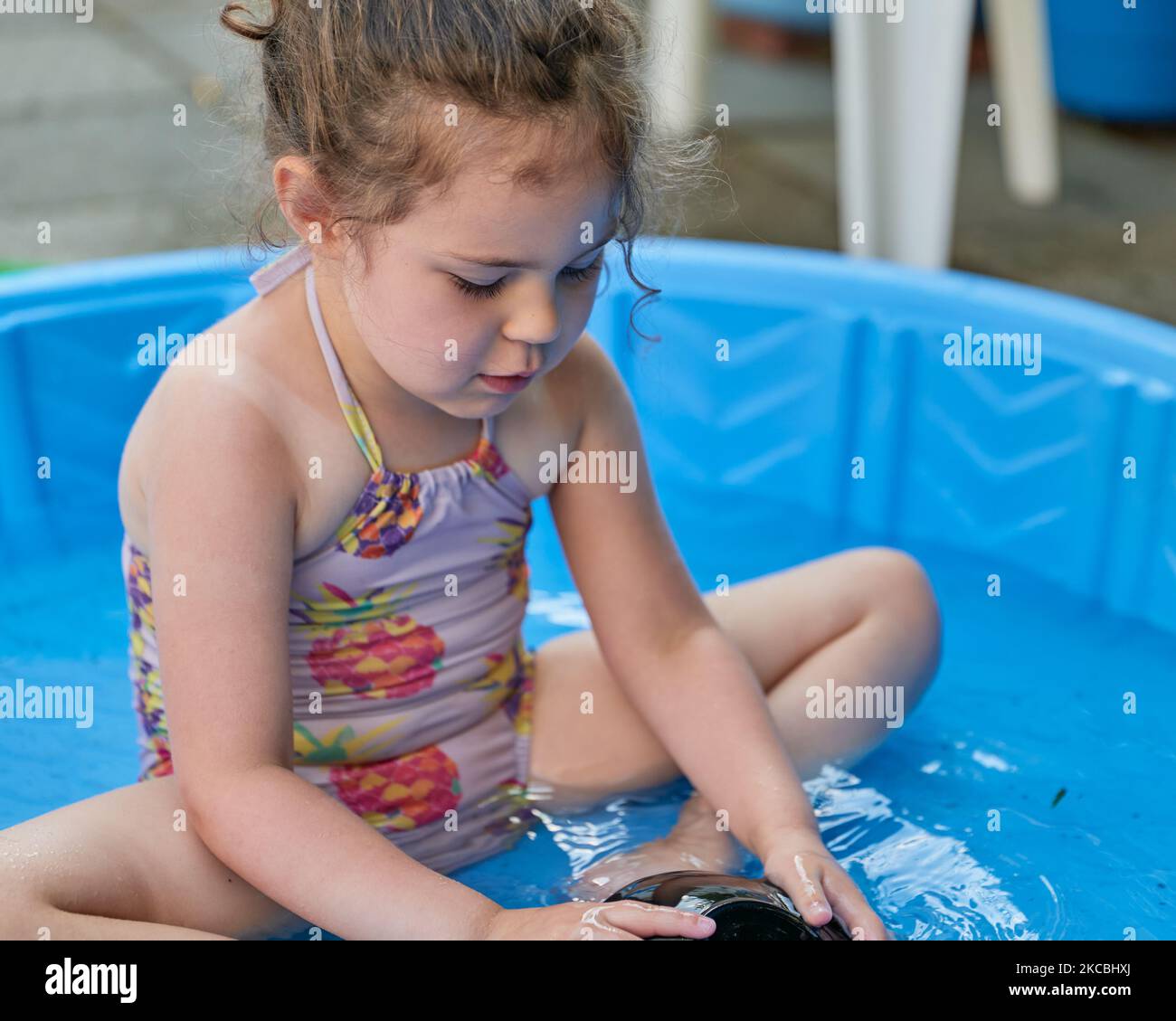 Bathing in a basin hi-res stock photography and images - Alamy