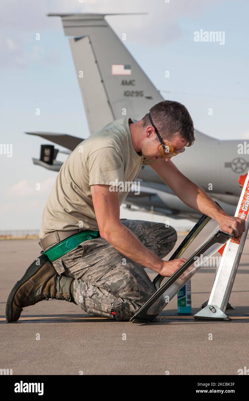 U.S. military aerial refueling: extending 'the reach' > 931st Air Refueling  Wing > Article Display