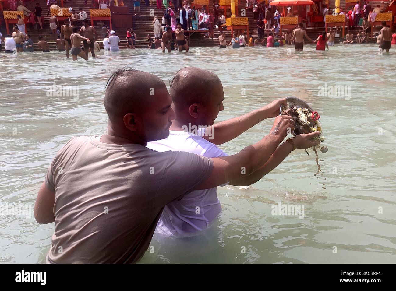 Hindu devotees perform a religious ritual for the departed souls of ...