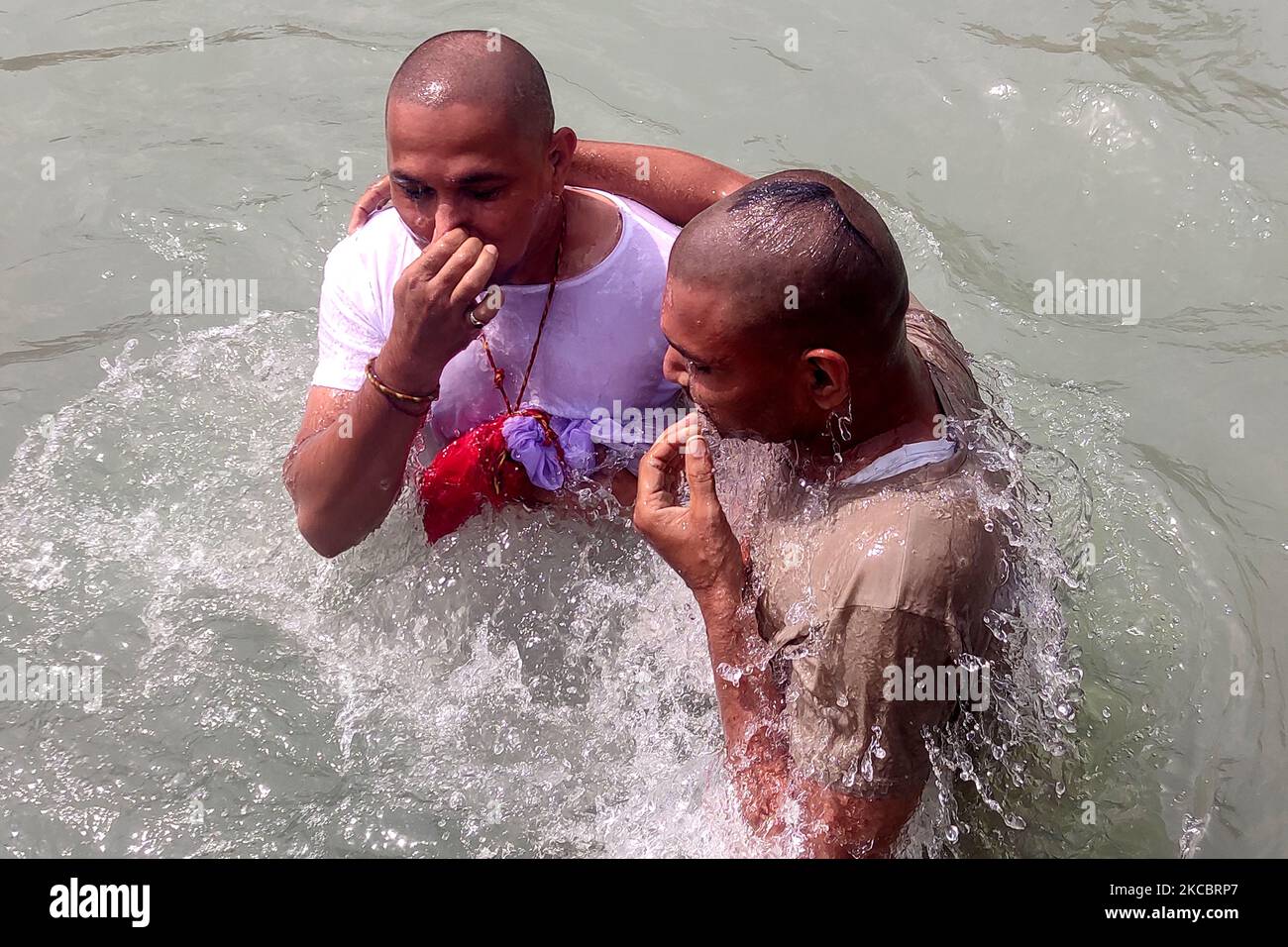 Hindu devotees perform a religious ritual for the departed souls of ...