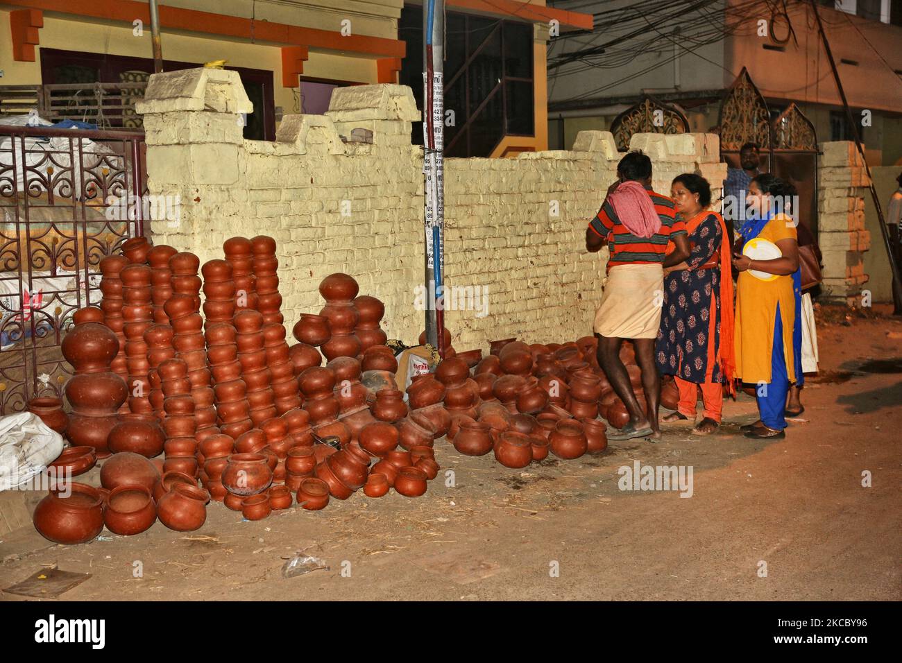 Clay pots are used for cooking in a busy street during the Pongala festival  Stock Photo - Alamy