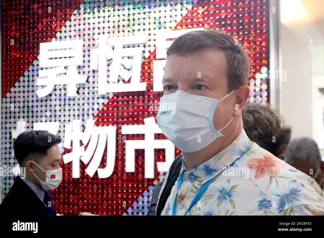 US ambassador to Palau John HennesseyNiland collects a specimen