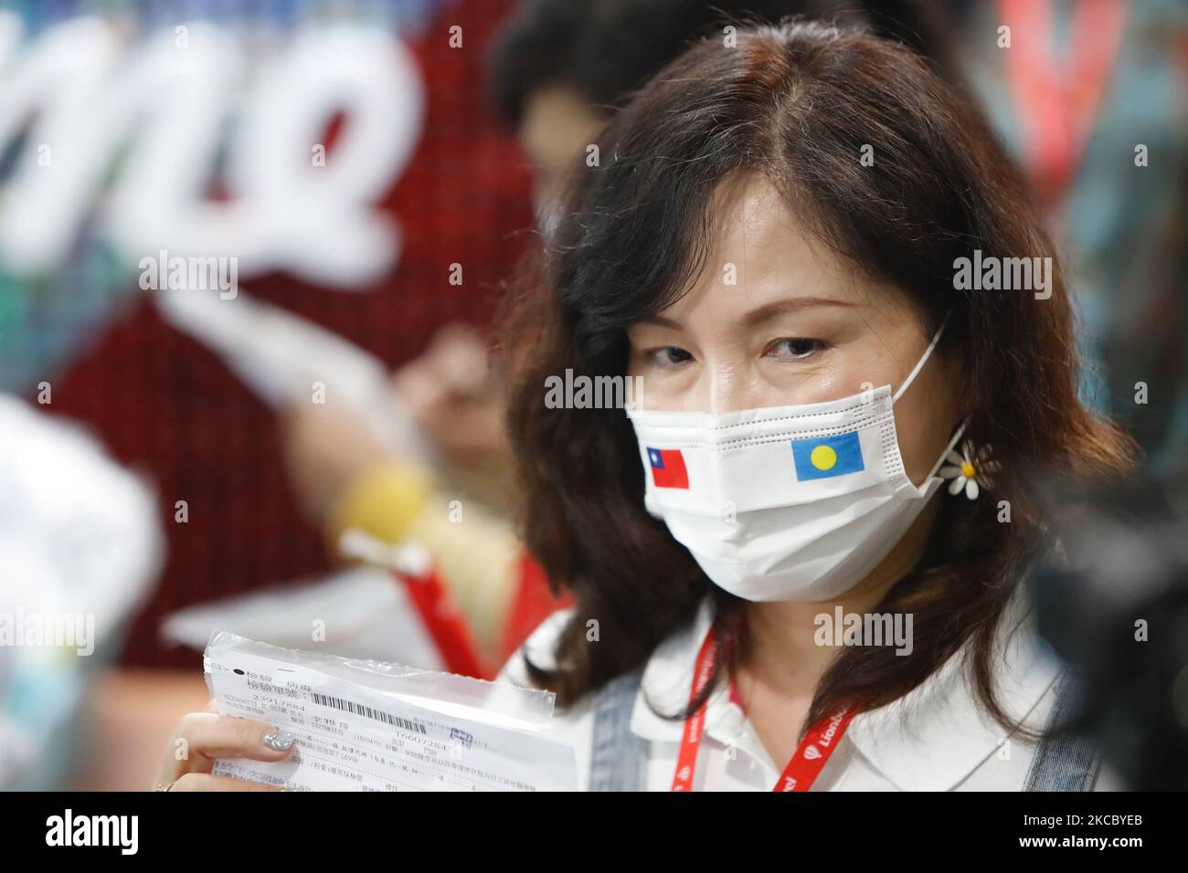 People collect containers for specimen samples for the first flight connecting Taiwan to Palau at airport near Taipei on April 1, 2021, as Taiwanese tourists headed to Palau under the first travel bubble in Indo-Pacific Asia. (Photo by Ceng Shou Yi/NurPhoto) Stock Photo