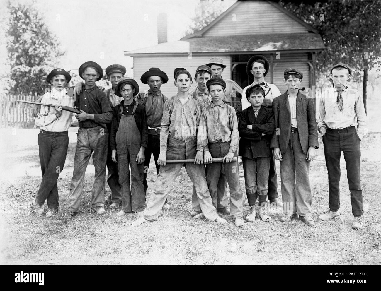 Young glass workers in the state of Indiana, 1908. Stock Photo