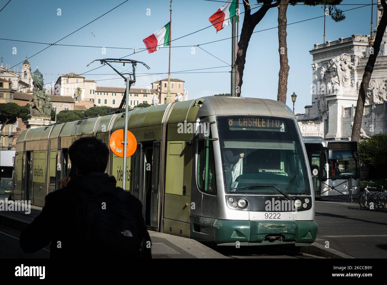 Transportation bus in downtown Rome, Italy on April 6, 2021 during the Covid-19 coronavirus pandemic. - Italy's NAS Carabinieri Police for the Protection of Public Health found positive genetic material for Covid on buses, metro and rails cars during a series of checks carried out on urban and suburban buses, subways, school buses, local railway connections and metro sations as part of a nationwide campaign of controls to verify the correct application of epidemic containment measures in public transport services, the Ministry of Health said. (Photo by Andrea Ronchini/NurPhoto) Stock Photo