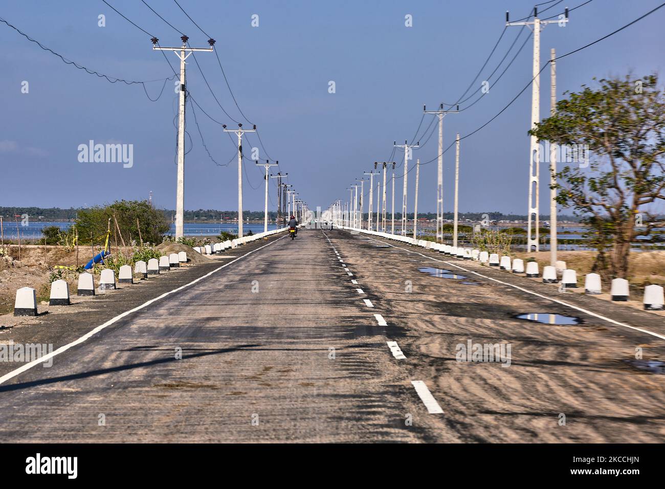 Road cutting through the ocean along the Jaffna Peninsula in Jaffna
