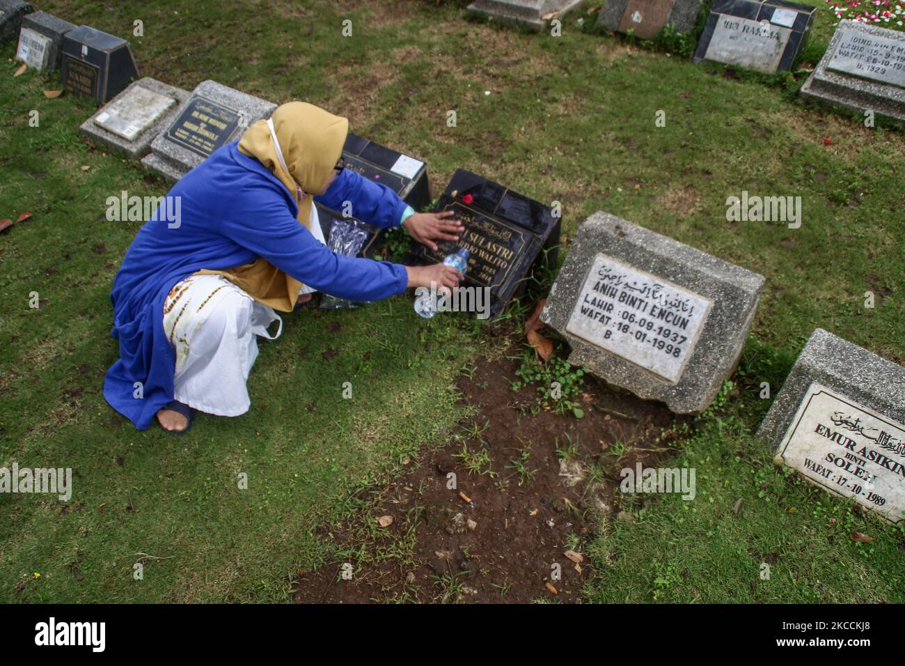 Tombstone atcibarunai tomb hi-res stock photography and images - Alamy
