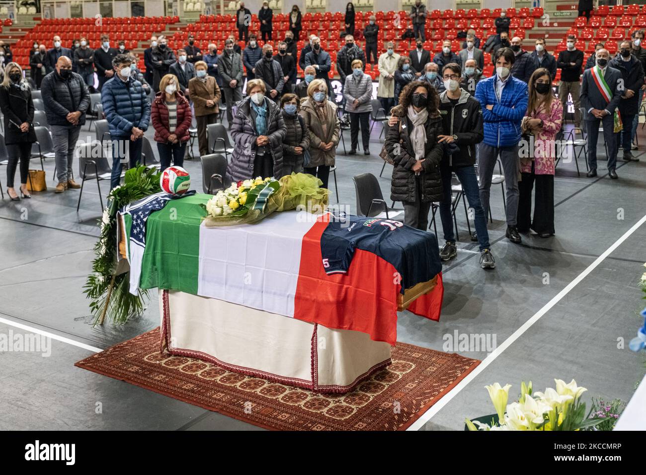 In the picture Michele Pasinato's coffin in the Kioene Arena with the family in the background with Silvia, Giorgio and Edoardo. The funeral of the volleyball player of the Italian national team, Michele Pasinato, struck down at the age of 52 by a tumor, took place today in Padua at the Kioene Arena. His teammates Martinelli, Zorzi, Lucchetta and Velasco are present. The city of Padua, where he coached the youth volleyball team, has tightened around his memory. On April 12, 2021, in Padova, Italy. (Photo by Roberto Silvino/NurPhoto) Stock Photo
