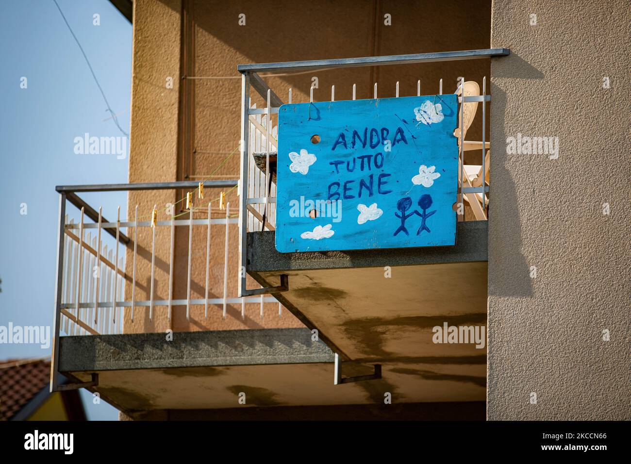 General view of Andrà Tutto Bene sign and banner during the Covid-19 pandemic on April 02, 2021 in Bergamo, Italy. (Photo by Alessandro Bremec/NurPhoto) Stock Photo