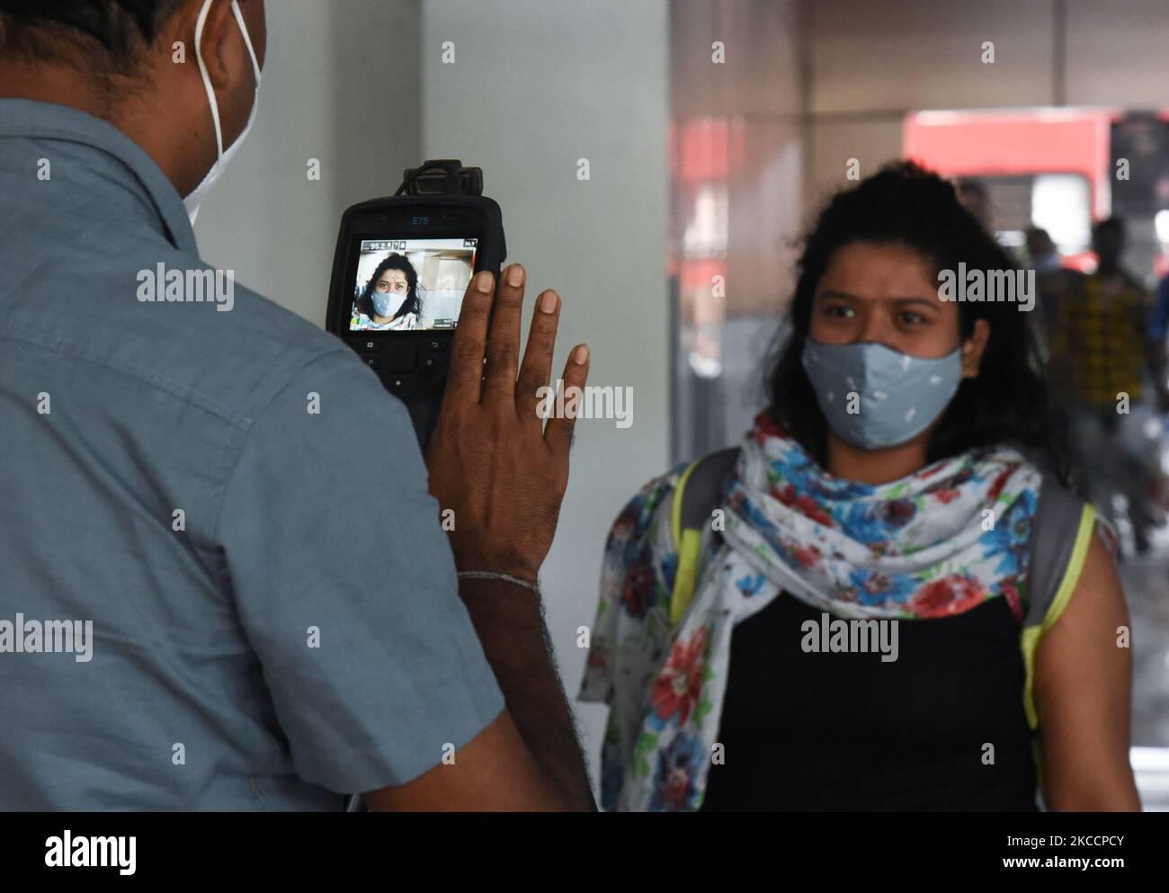 Passengers arrive at Guwahati Railway station and undergo to test for COVID-19 coronavirus on April 14, 2021 in Guwahati, Assam, India. Health and family welfare department issued fresh notifications for mandatory testing of air and train passengers coming to Assam from other state to check the spread of virus. (Photo by David Talukdar/NurPhoto) Stock Photo