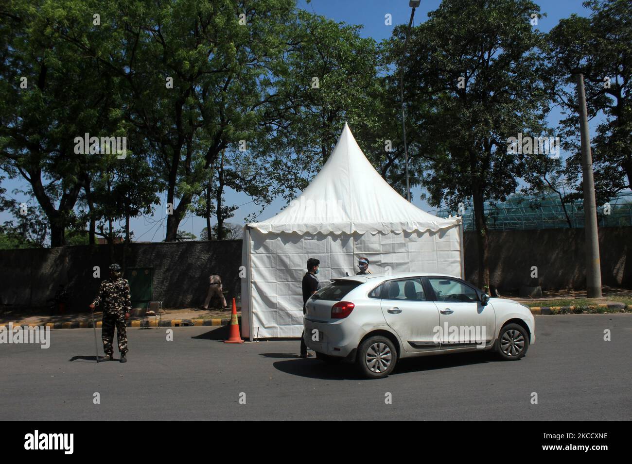 Delhi Police officers stop vehicles at a check point during a weekend lockdown in New Delhi, India on April 17, 2021. India on Saturday reported 2,34,692 new Covid-19 cases and 1,341 deaths in the last 24 hours, according to data from the Union Health Ministry. (Photo by Mayank Makhija/NurPhoto) Stock Photo
