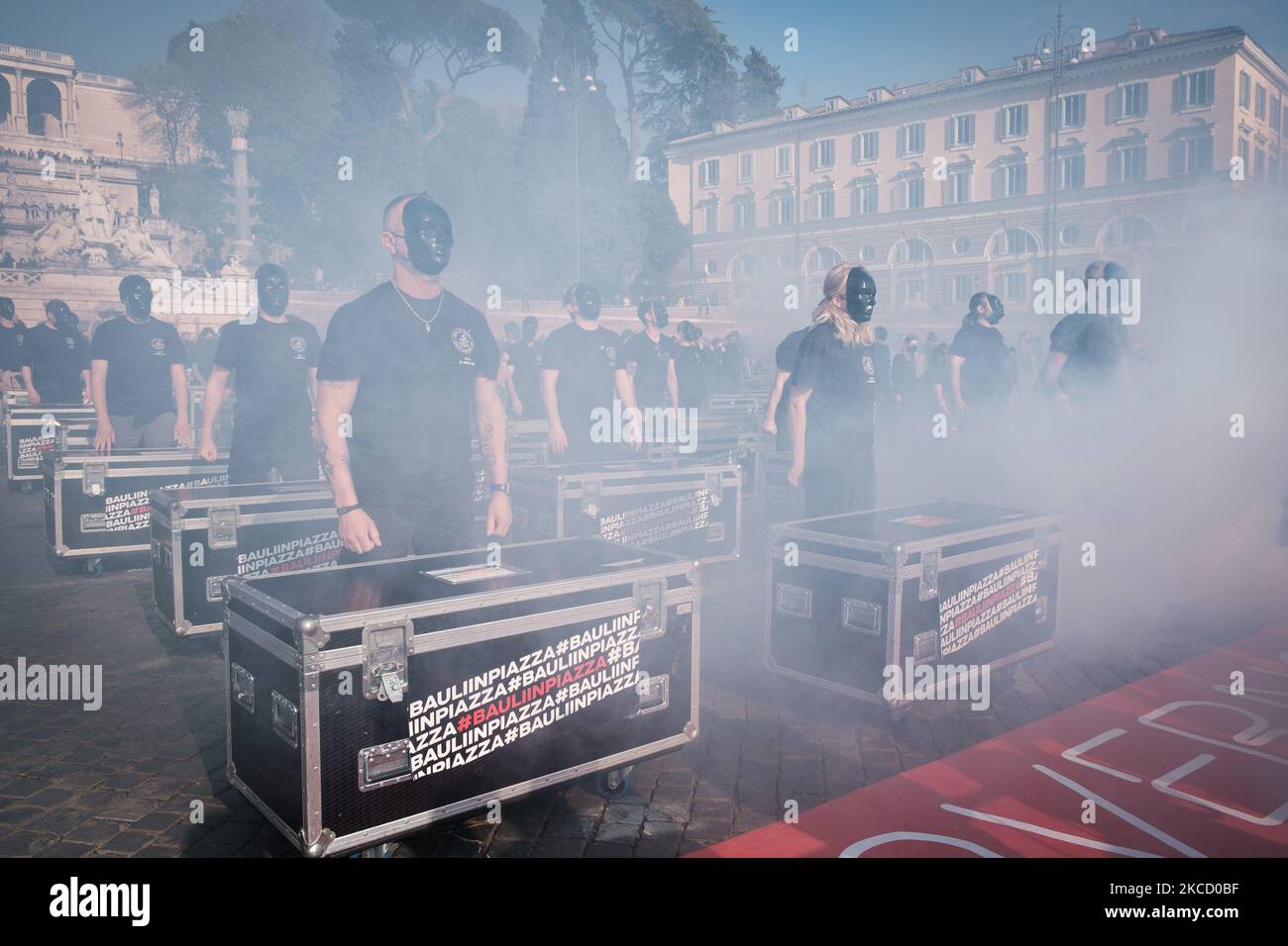Entertainment operators protest as part of the national demonstration of the entertainment sector and the events in crisis for the Coronavirus emergency (Covid-19) with 1000 trunks in Piazza del Popolo, in Rome, Italy on 17 April 2021. (Photo by Sirio Tessitore/NurPhoto) Stock Photo