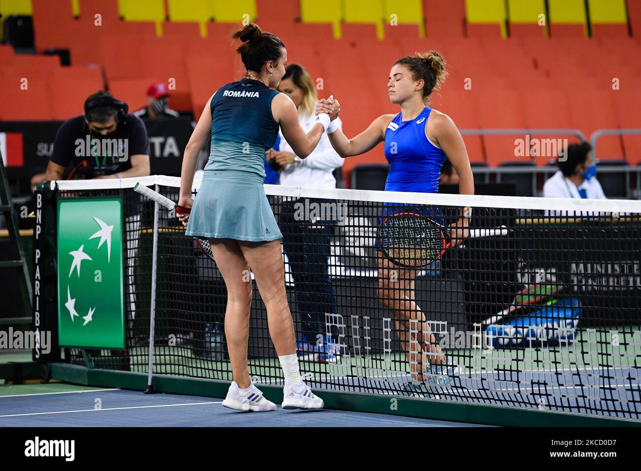 Elena Gabriela Ruse (left) and Jasmine Paolini (right) at the end of the match 3 during the Billie Jean King cup in Cluj-Napoca, 17 April 2021 (Photo by Flaviu Buboi/NurPhoto) Stock Photo