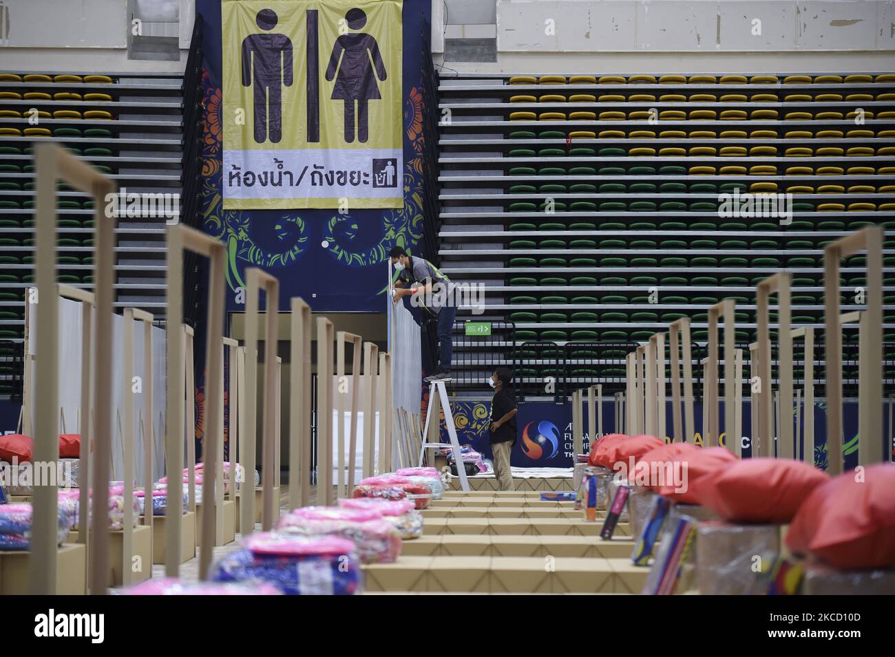 Workers prepare beds for patients to combat the rapid rise of COVID-19 coronavirus pandemic at a field hospital sat up at Bangkok Arena, in Bangkok, Thailand, 18 April 2021. (Photo by Anusak Laowilas/NurPhoto) Stock Photo