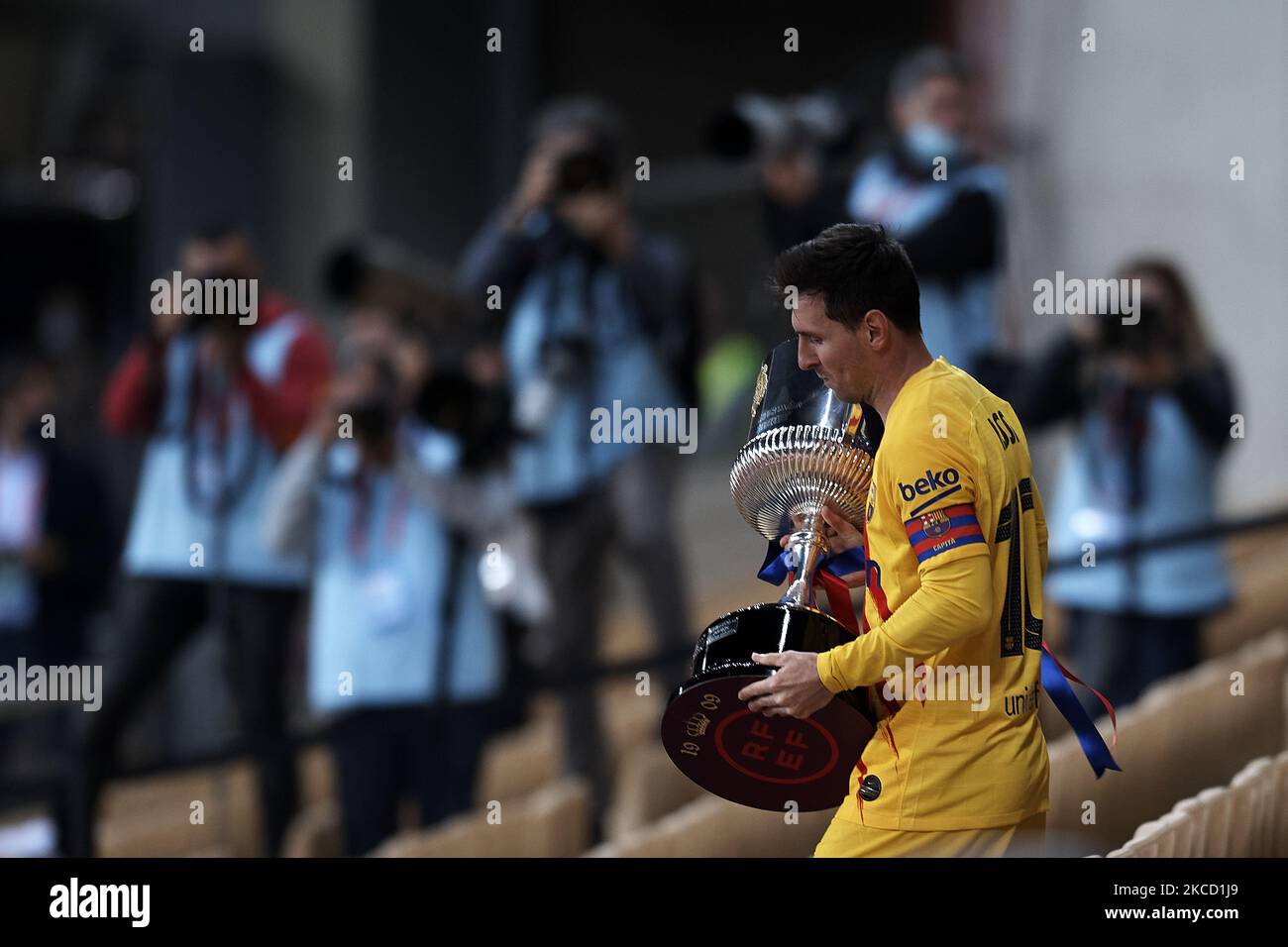 Messi copa del rey trophy 2021 hi-res stock photography and images - Alamy
