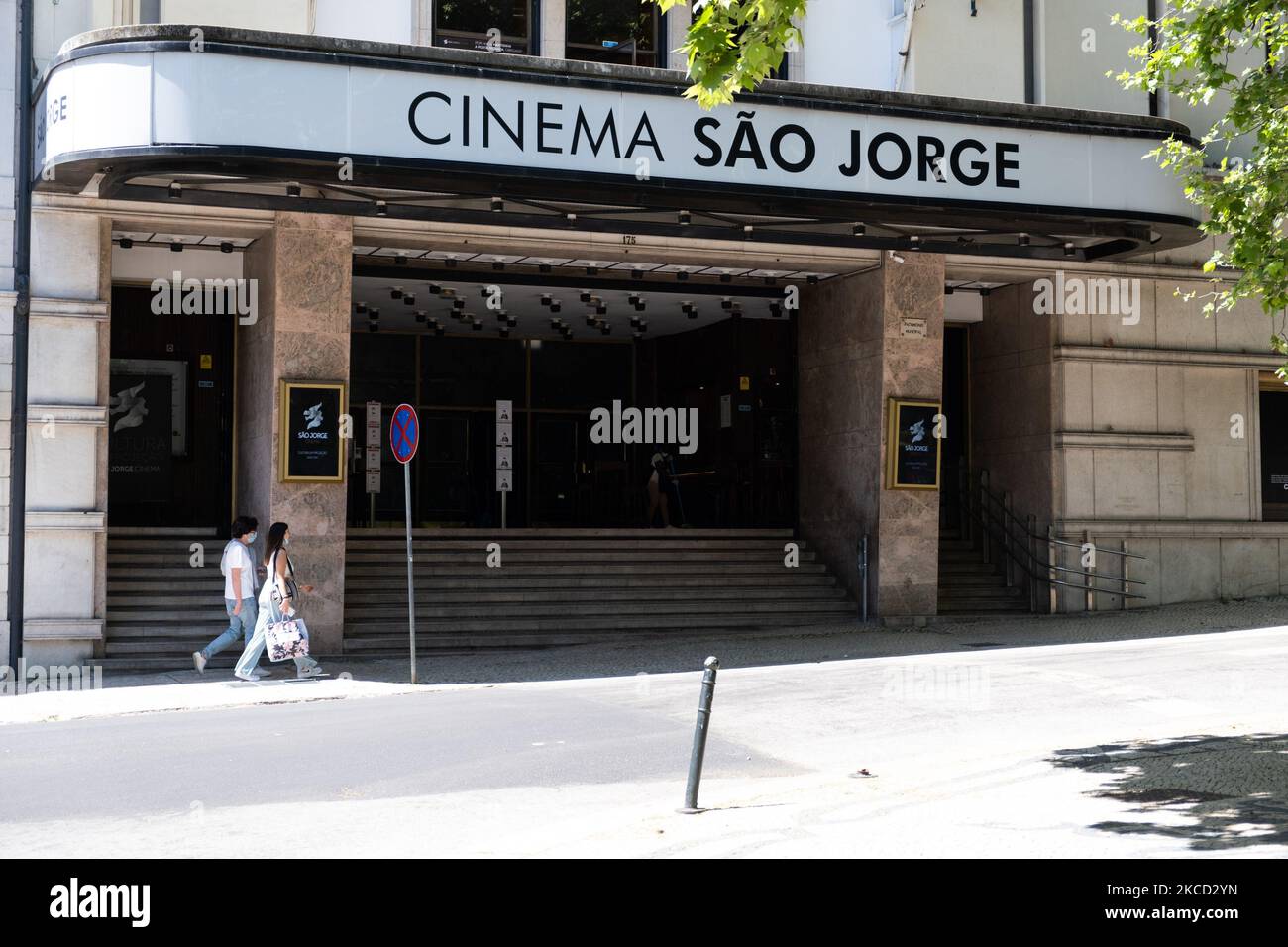 The cinemas can now fully function, on April 19, 2021, in Lisbon, Portugal. The Portuguese government has established a four-step plan to ease COVID-19 restrictions, with the third stage starting on April 19th with the reopening all shops and shopping centres, Cinemas, auditoriums, theaters, Secondary and higher education resumes with face to face classes, Outdoor events with reduced capacity (Photo by Nuno Cruz/NurPhoto) Stock Photo