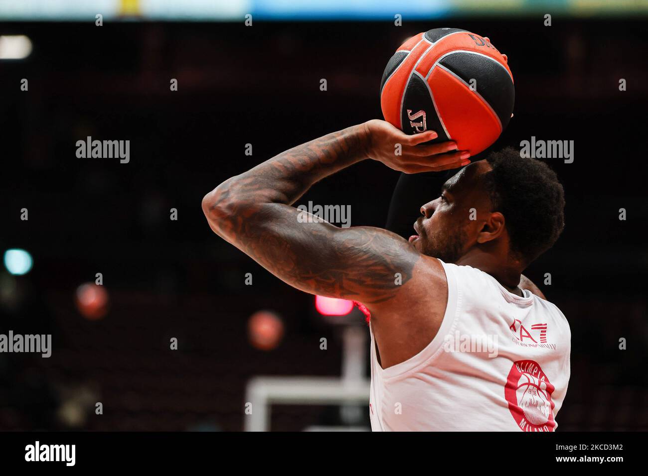 Milan, Italy. 03rd Nov, 2022. Deshaun Thomas #1 of EA7 Emporio Armani Milan  warms up before the Turkish Airlines EuroLeague Regular Season Round 6 game  between EA7 Emporio Armani Milan and Real