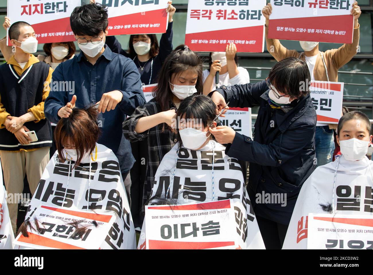 34 of South Korean college student protesters shave their hairs in a protest against Japan's decision to release radioactive water from the Fukushima Nuclear Power Plant into the ocean, at in front of the Japanese embassy on 20 April, 2021 in Seoul, South Korea. On April 13th, the Japanese government decided to discharge radioactive water from the crippled Fukushima nuclear plant into the Pacific Ocean. (Photo by Chris Jung/NurPhoto) Stock Photo